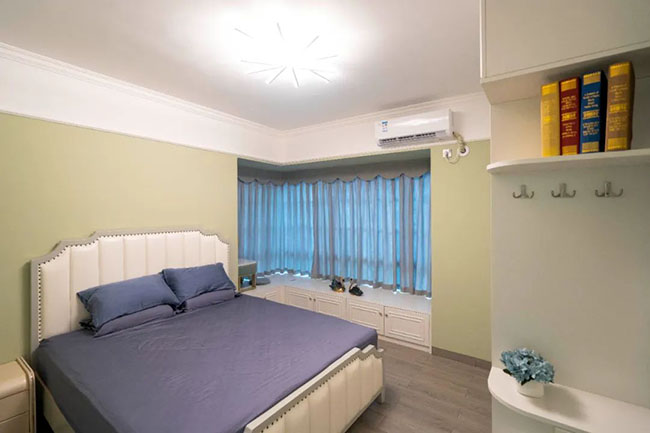 120㎡現代三居，飄窗與收納柜結合，打造實用起居臥室